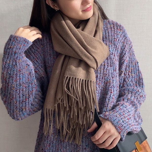 Jednobojna ženska marama pravokutnog oblika sa resama