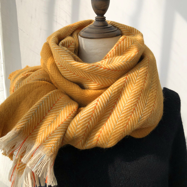 Moteriškas laisvalaikio ilgas šalikas su kutais