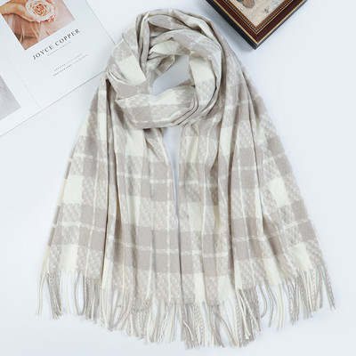 Novi model ženske karirane marame sa resama