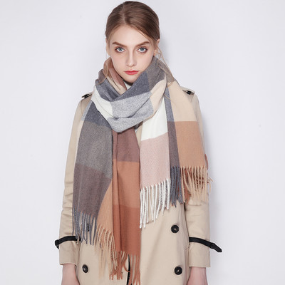 Novi model ženske karirane marame sa resama