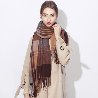 Novi model ženske karirane marame sa resama