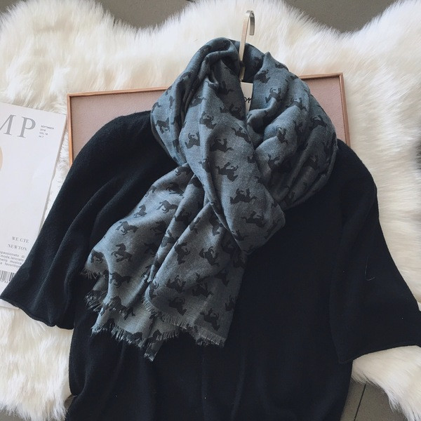 Ležeran ženski šal za jesen i zimu