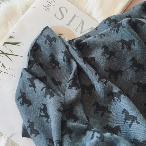 Ležeran ženski šal za jesen i zimu