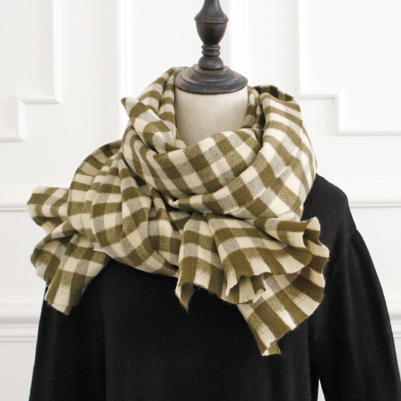 Ležerni ženski karirani šal