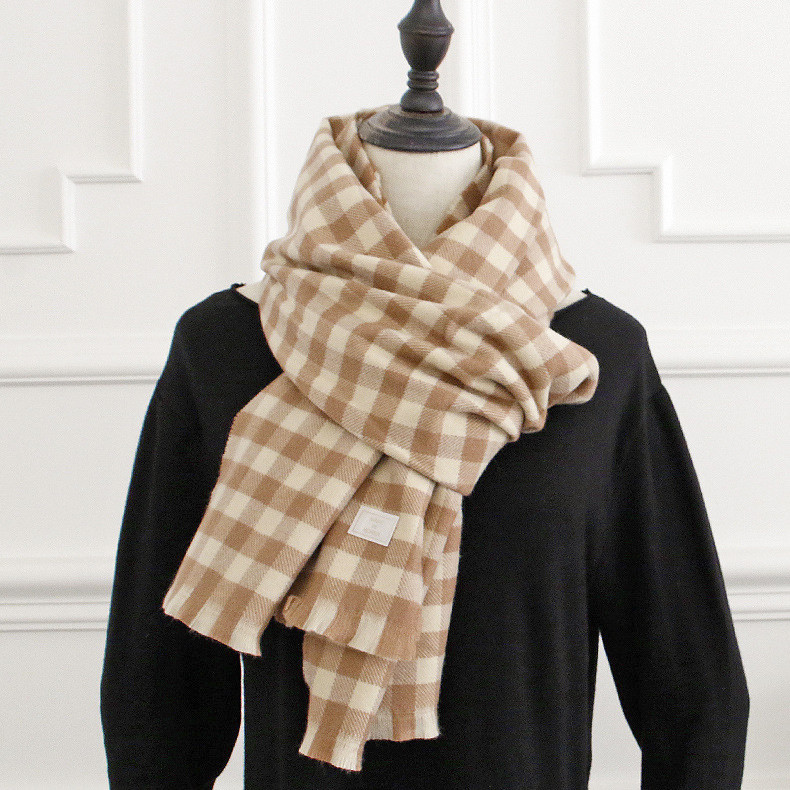 Ležerni ženski karirani šal