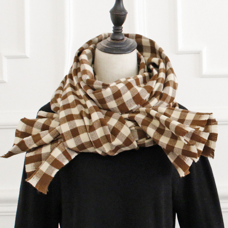 Ležerni ženski karirani šal