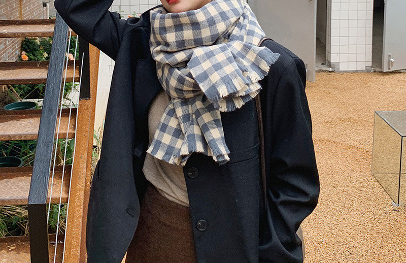 Ležerni ženski karirani šal