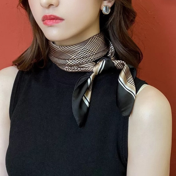 Šareni tanki ženski šal