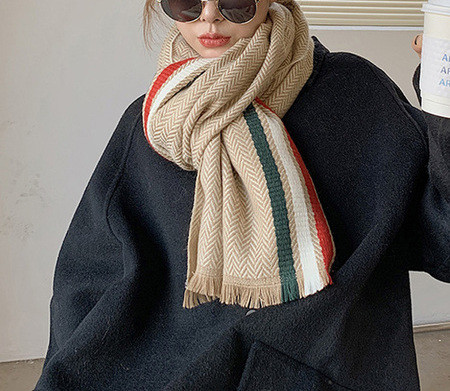 Pleteni ženski zimski šal s resama