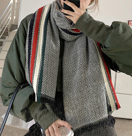 Pleteni ženski zimski šal s resama