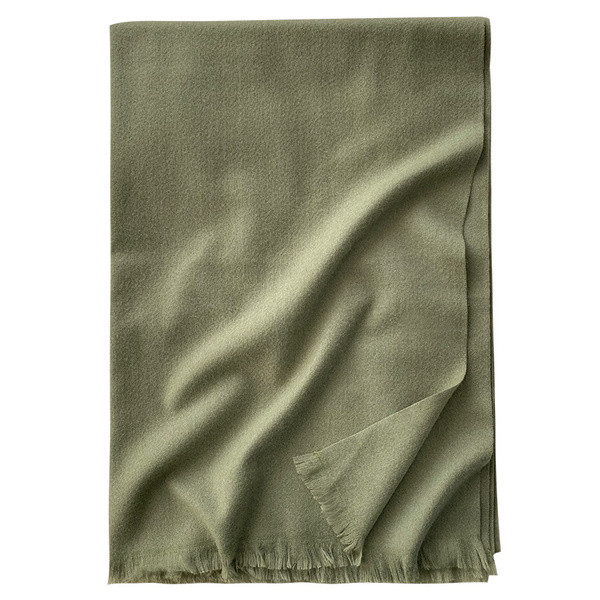 Ženski jednobojni šal pogodan za zimu