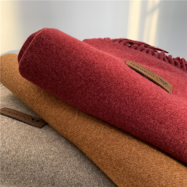 Ženski ležerni šal s resama pogodan za zimu