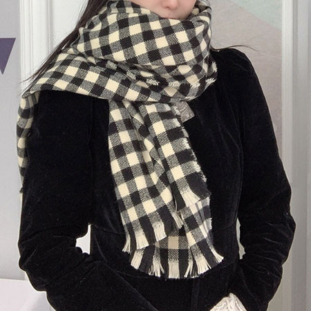 Ženski dugi karirani šal-pogodan za zimu