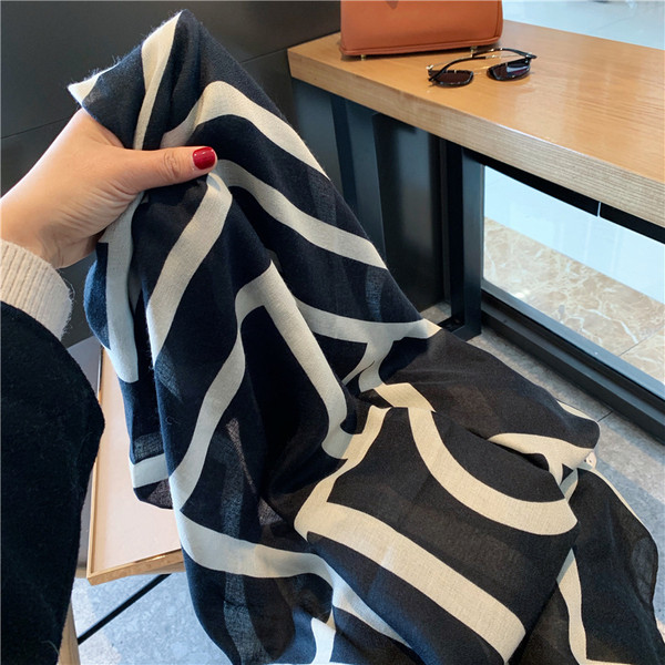 Ženski dugi crni šal u retro stilu