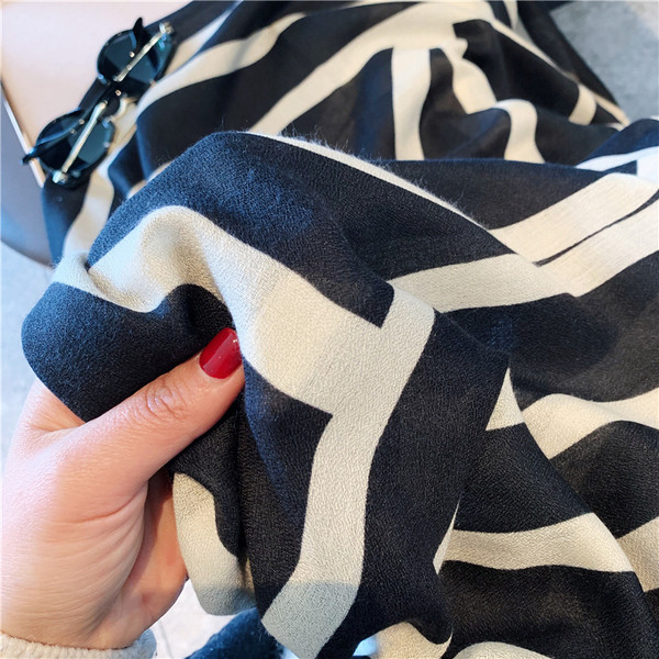 Ženski dugi crni šal u retro stilu