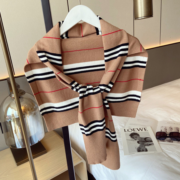 Ležerni ženski prugasti pleteni šal u tri boje