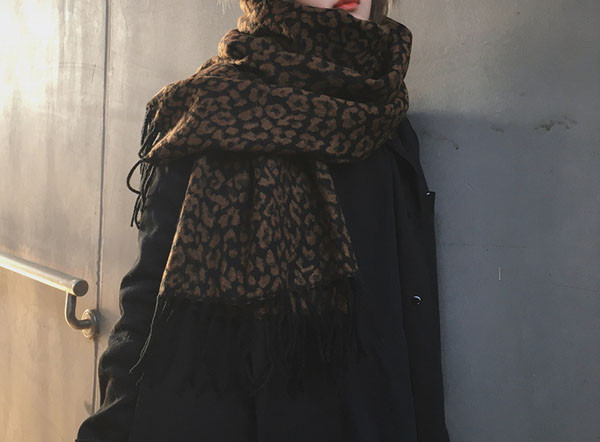 Eșarfă de damă modernă cu franjuri și imprimeu leopard