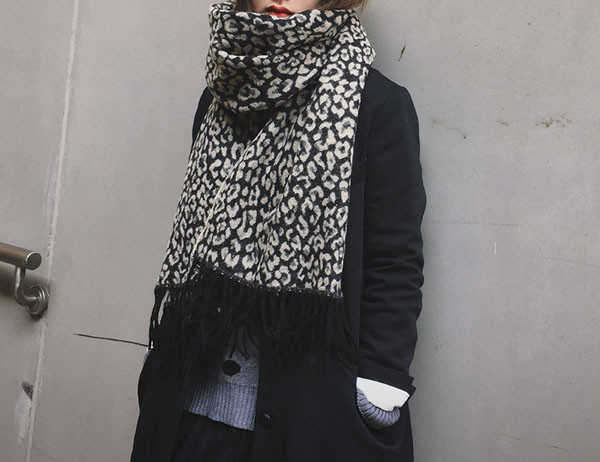Eșarfă de damă modernă cu franjuri și imprimeu leopard