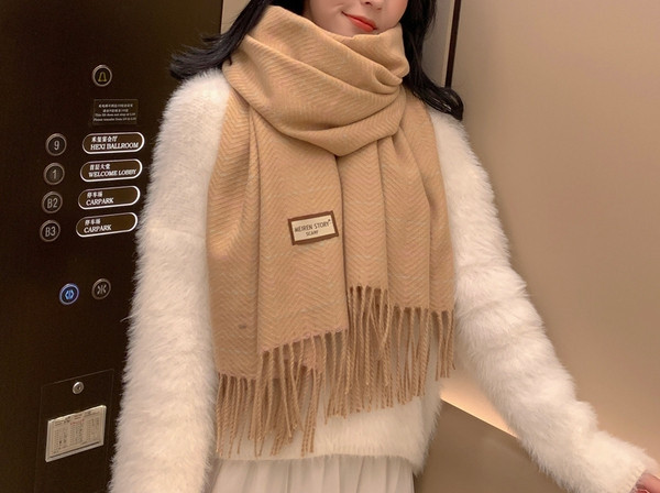 Ženski ležerni zimski vuneni šal s resama