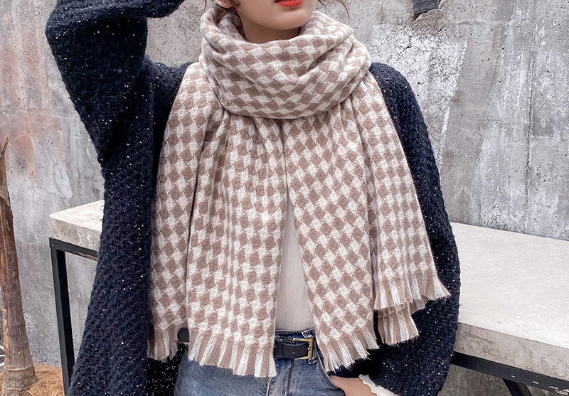 Ženski moderan zimski šal s resama