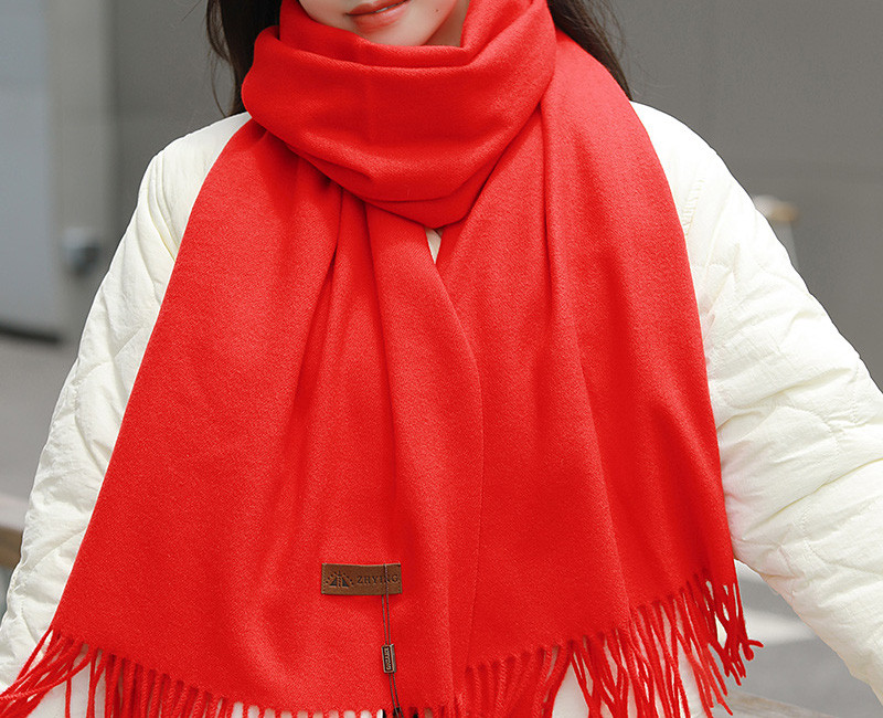 Ženski moderan zimski šal s resama