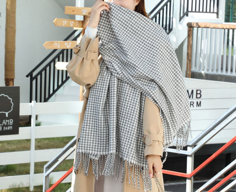 Ženski moderan zimski šal s resama