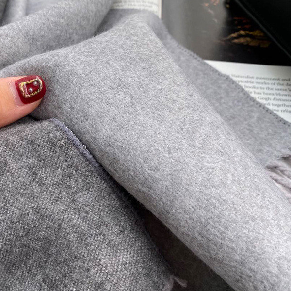 Dvostrana zimska ženska marama sa resama u više boja