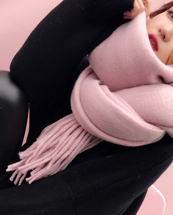 Ženski vuneni šal s resama