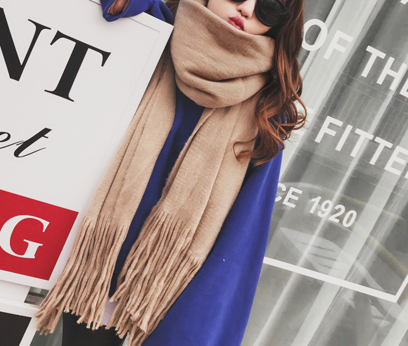 Ženski vuneni šal s resama