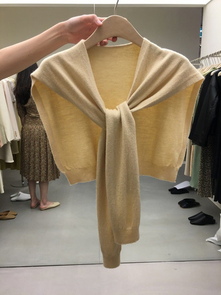 Novi model ženskog jednobojnog šala