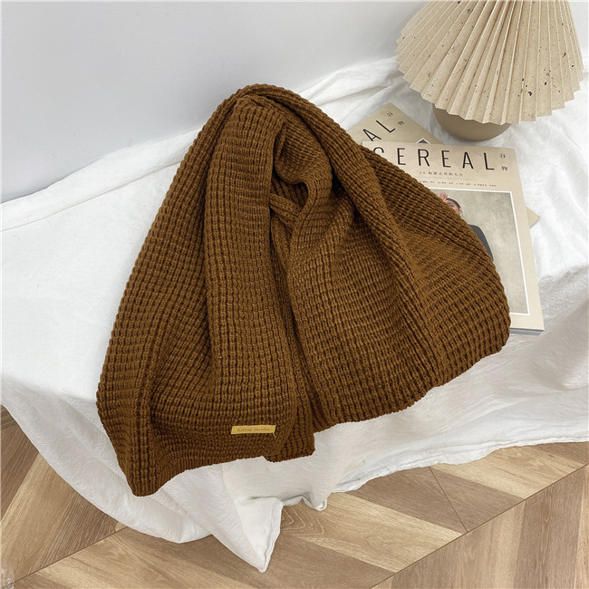 Pleteni zimski šal za žene, dostupan u različitim bojama