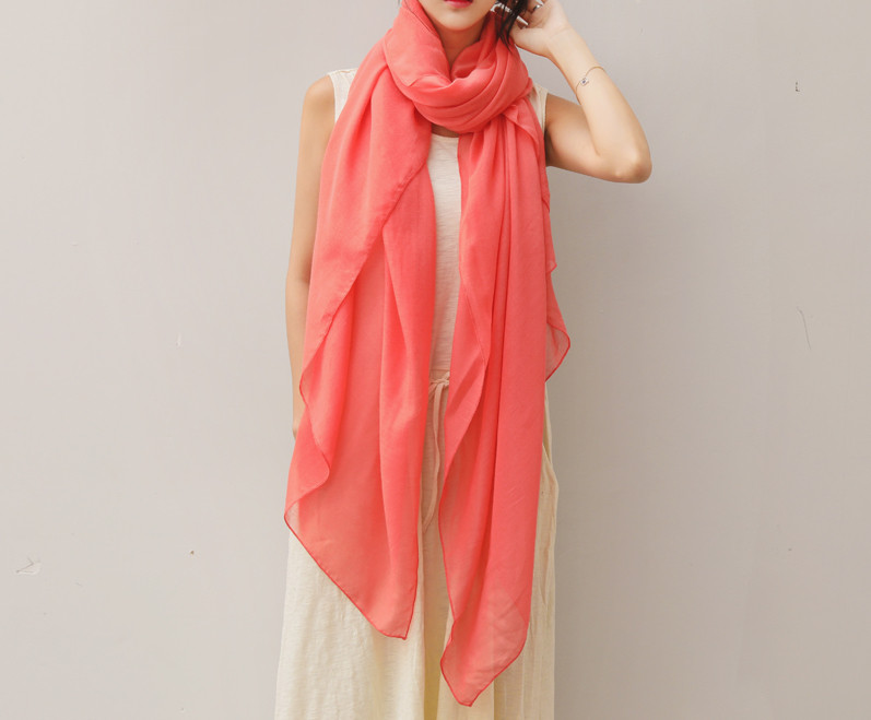 Dugi svileni ženski šal