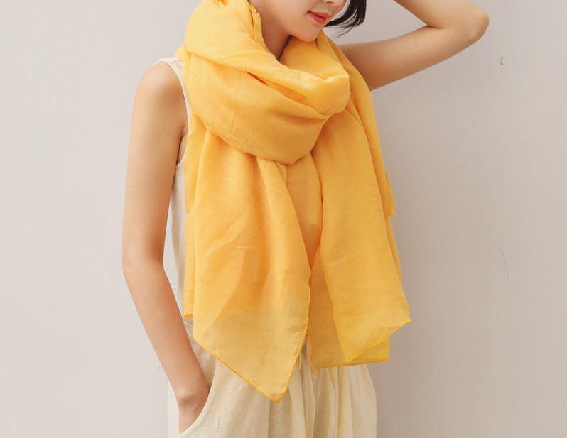 Dugi svileni ženski šal