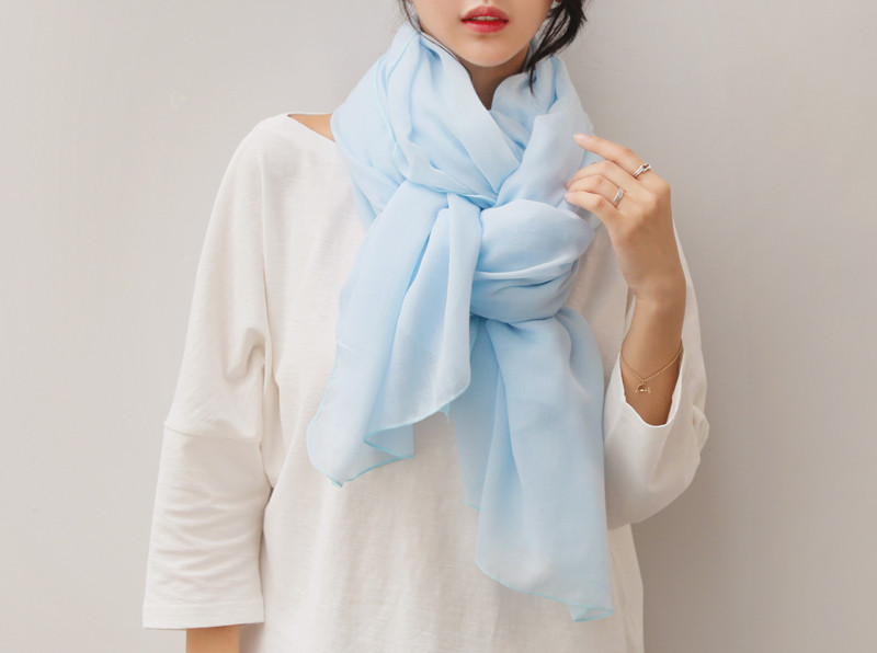 Dugi svileni ženski šal