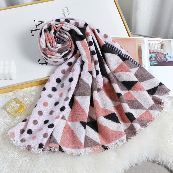 Aktuelan ženski pamučni šal sa različitim uzorcima