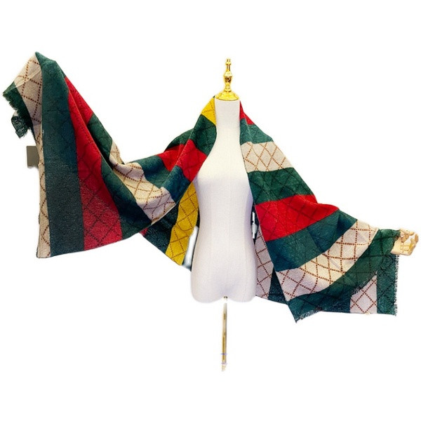 Aktuelan ženski pamučni šal sa različitim uzorcima