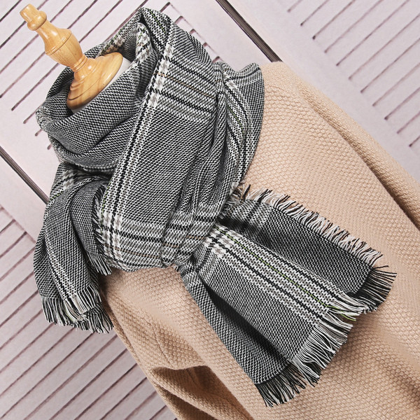 Ženski karirani vuneni šal s resama