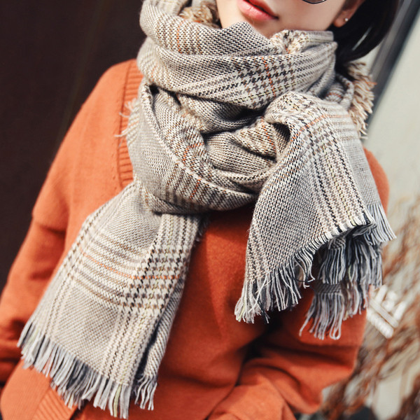 Ženski karirani vuneni šal s resama