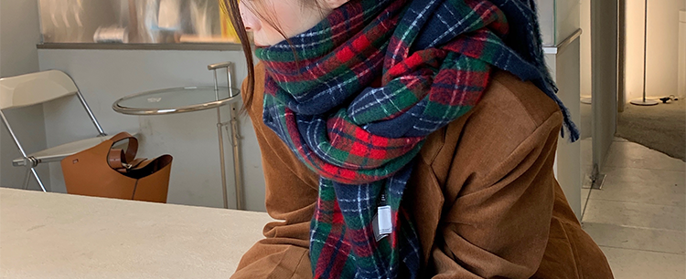 Ženski zimski karirani šal s resama