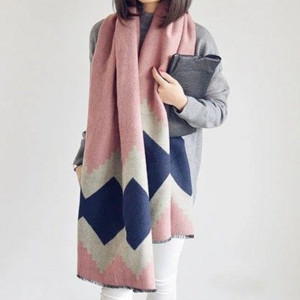 Ženski zimski šal s različitim uzorcima - pravokutnog oblika