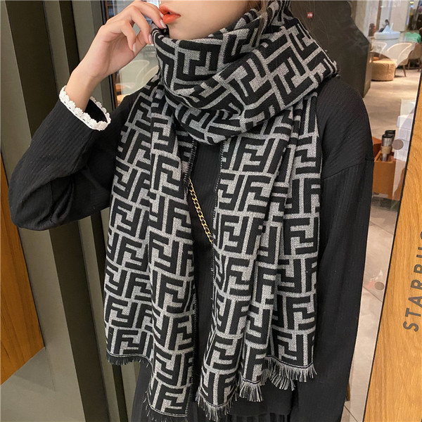 Novi model ženske marame u boji sa resama