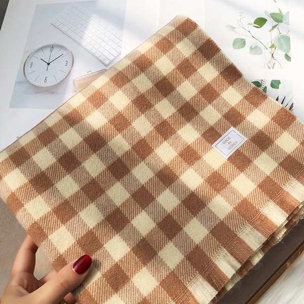 Karirani ženski šal s amblemom