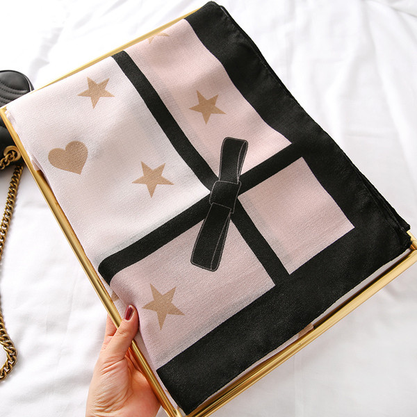 Ženski svileni šal sa šarenim motivima