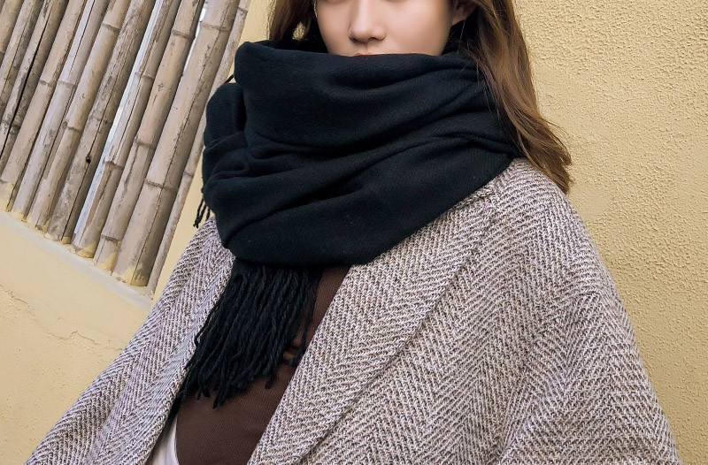 Dnevni karirani ženski šal s resama u više boja