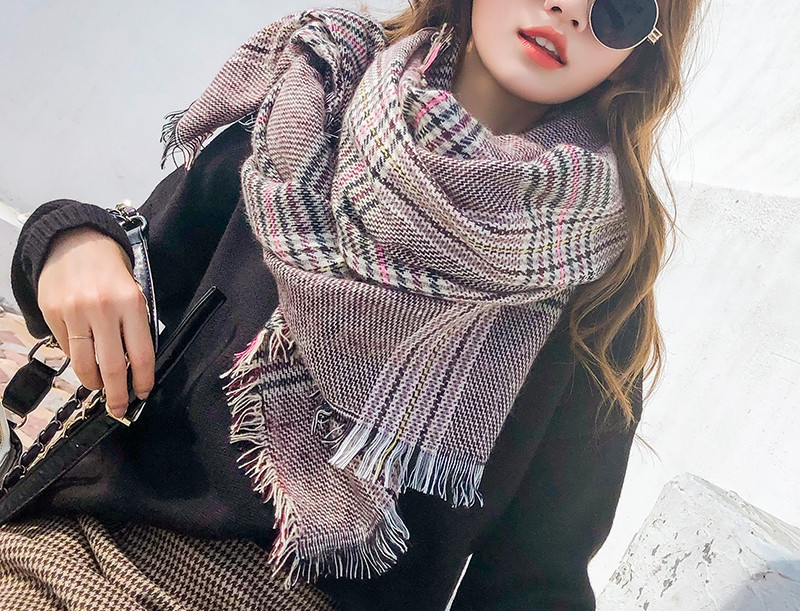 Dnevni karirani ženski šal s resama u više boja