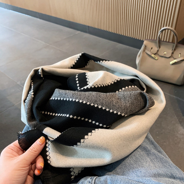 Svakodnevni ženski šal pravokutnog oblika