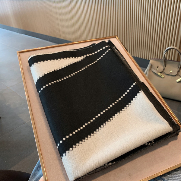 Svakodnevni ženski šal pravokutnog oblika