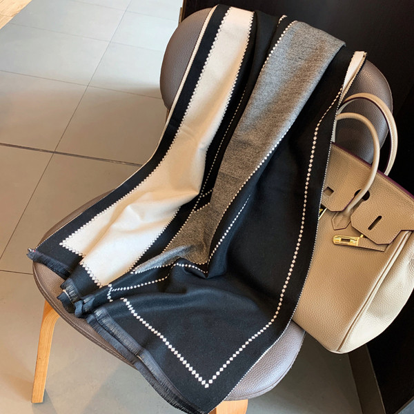 Svakodnevni ženski šal pravokutnog oblika