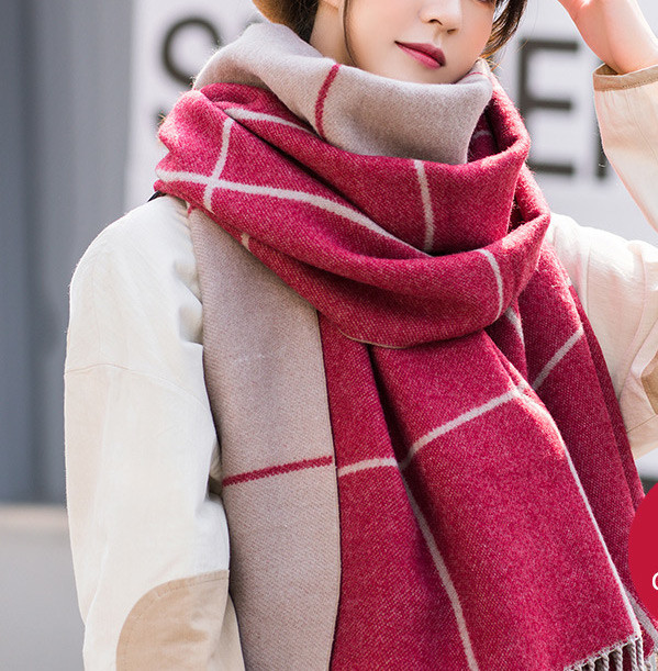 Moderna ženska marama pravokutnog oblika s resama