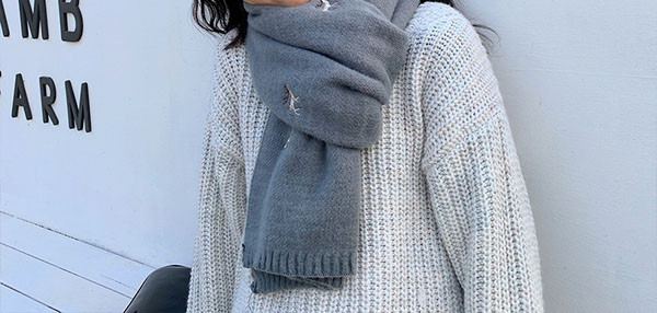 Moderan ženski šal s vezom